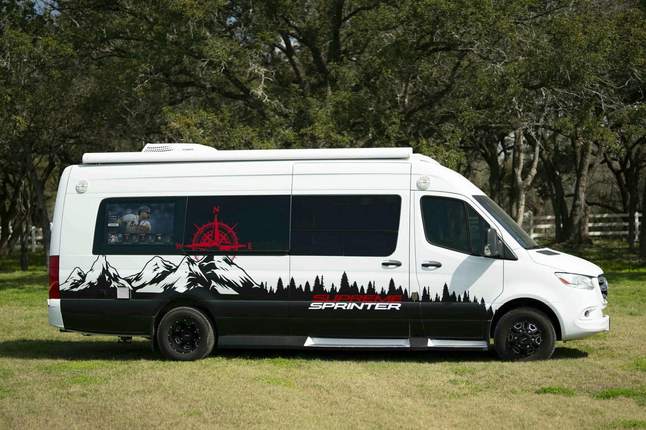 Supreme Camper 21-021 exterior view.