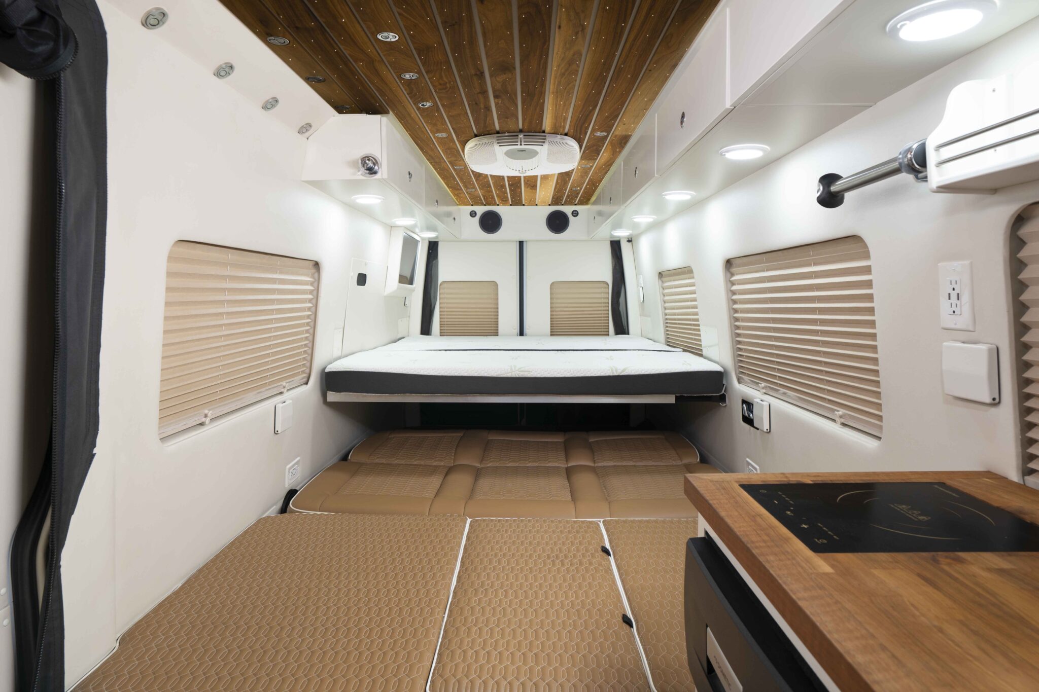Supreme Camper #021 (DEMO) - LCW Automotive